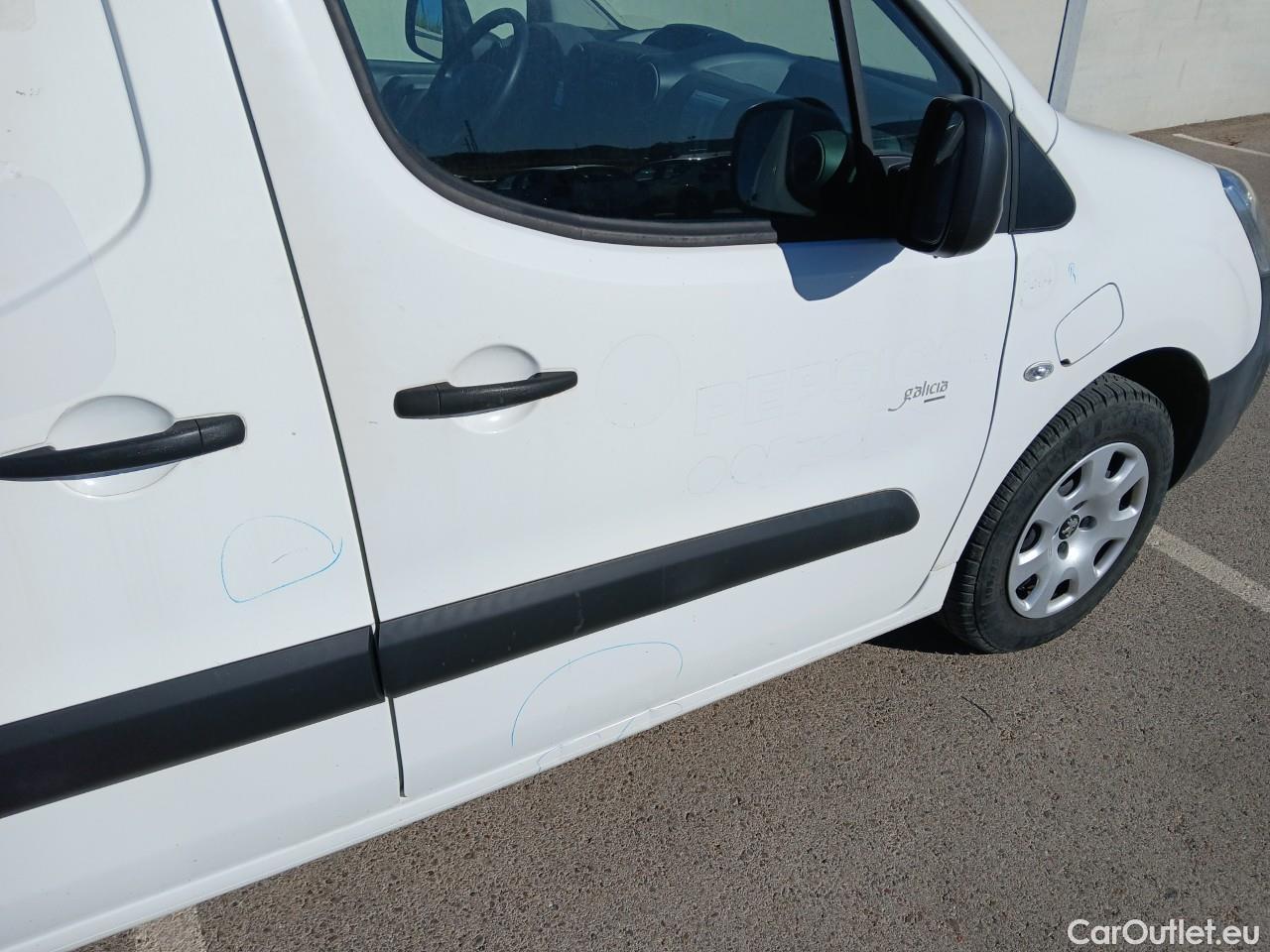  Peugeot  Partner PEUGEOT  / 2015 / 4P / furgón derivado de turismo Furgón Confort Electric L2 #40