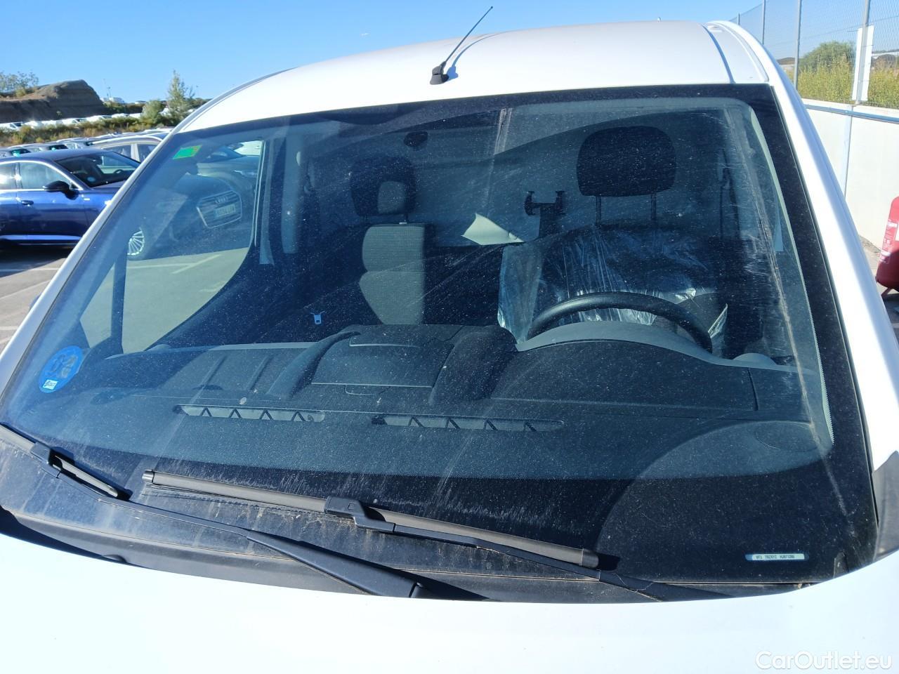  Peugeot  Partner PEUGEOT  / 2015 / 4P / furgón derivado de turismo Furgón Confort Electric L2 #24