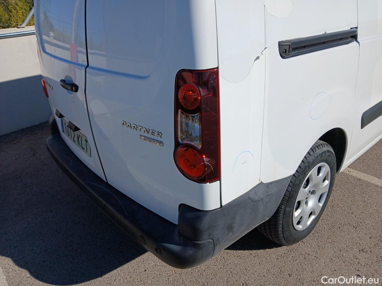  Peugeot  Partner PEUGEOT  / 2015 / 4P / furgón derivado de turismo Furgón Confort Electric L2 #32