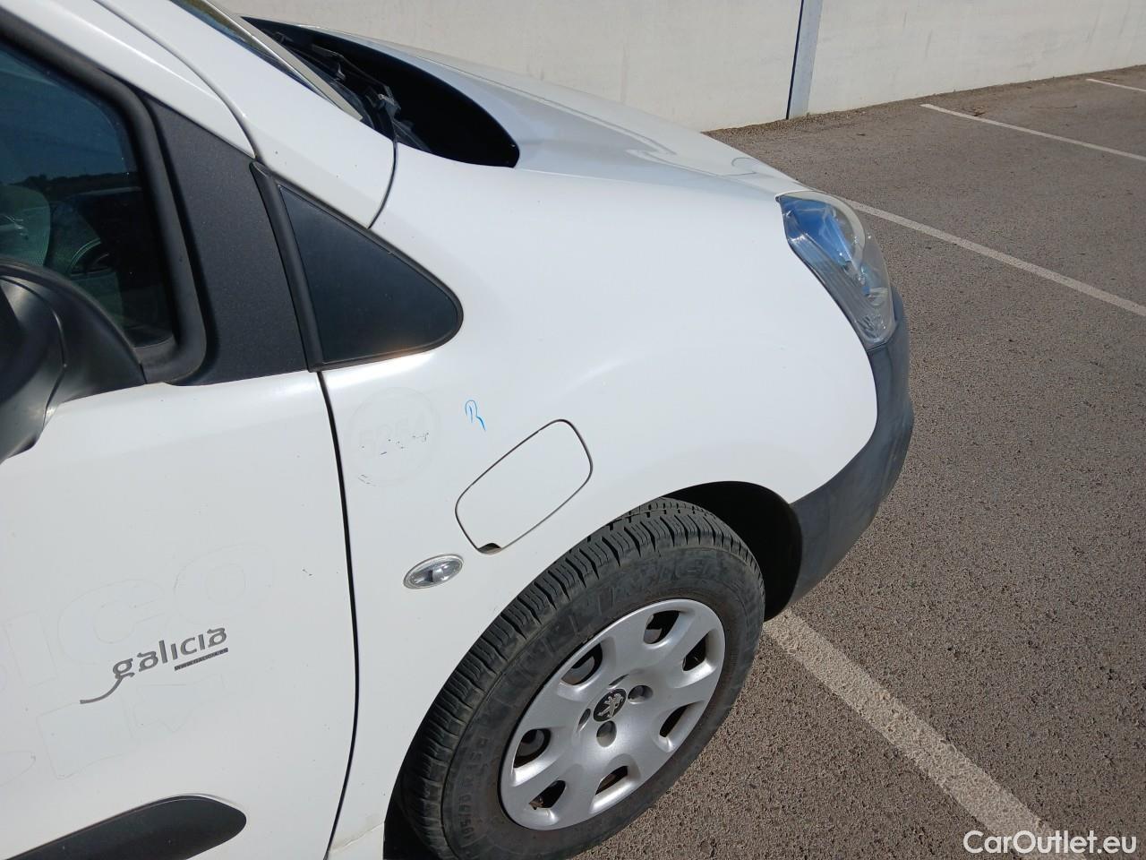  Peugeot  Partner PEUGEOT  / 2015 / 4P / furgón derivado de turismo Furgón Confort Electric L2 #43