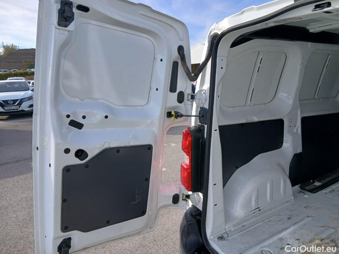  Opel  Vivaro OPEL  / 2019 / 4P / furgón 1.5 Diésel 88kW (120CV) M Std Express #3