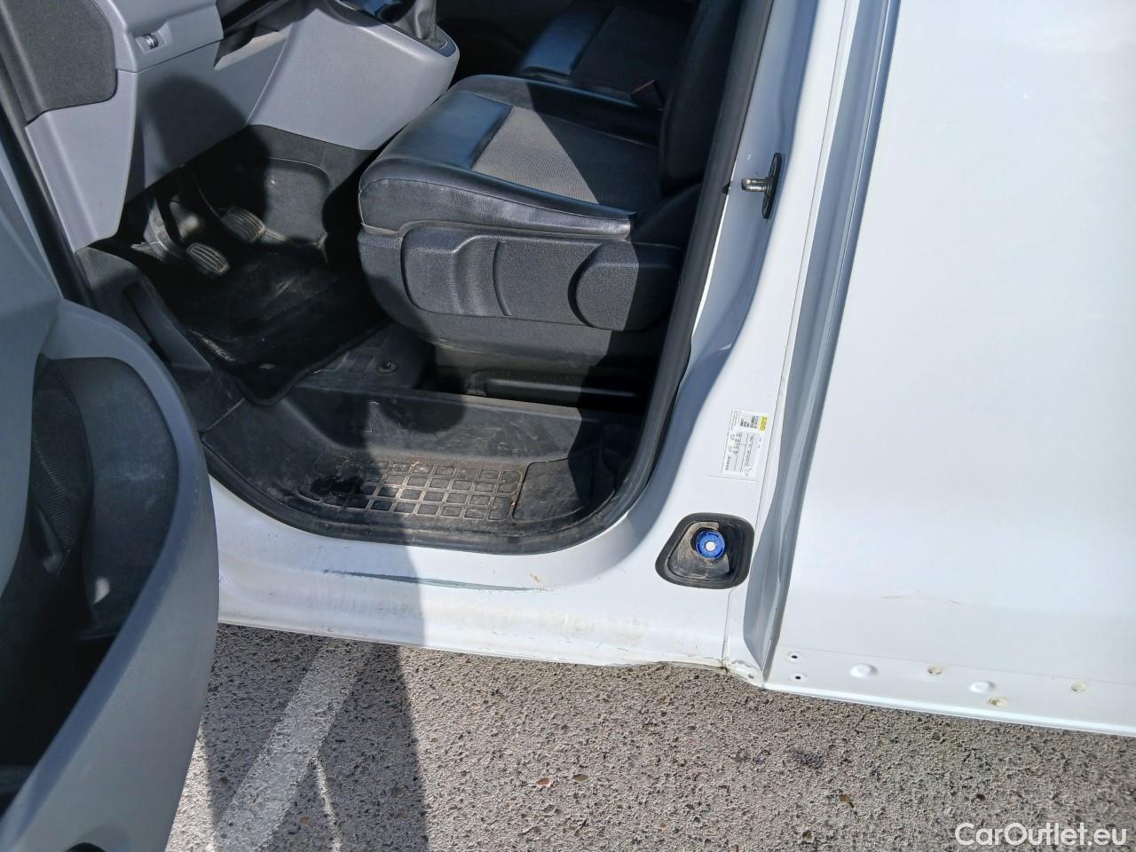  Opel  Vivaro OPEL  / 2019 / 4P / furgón 1.5 Diésel 88kW (120CV) M Std Express #23