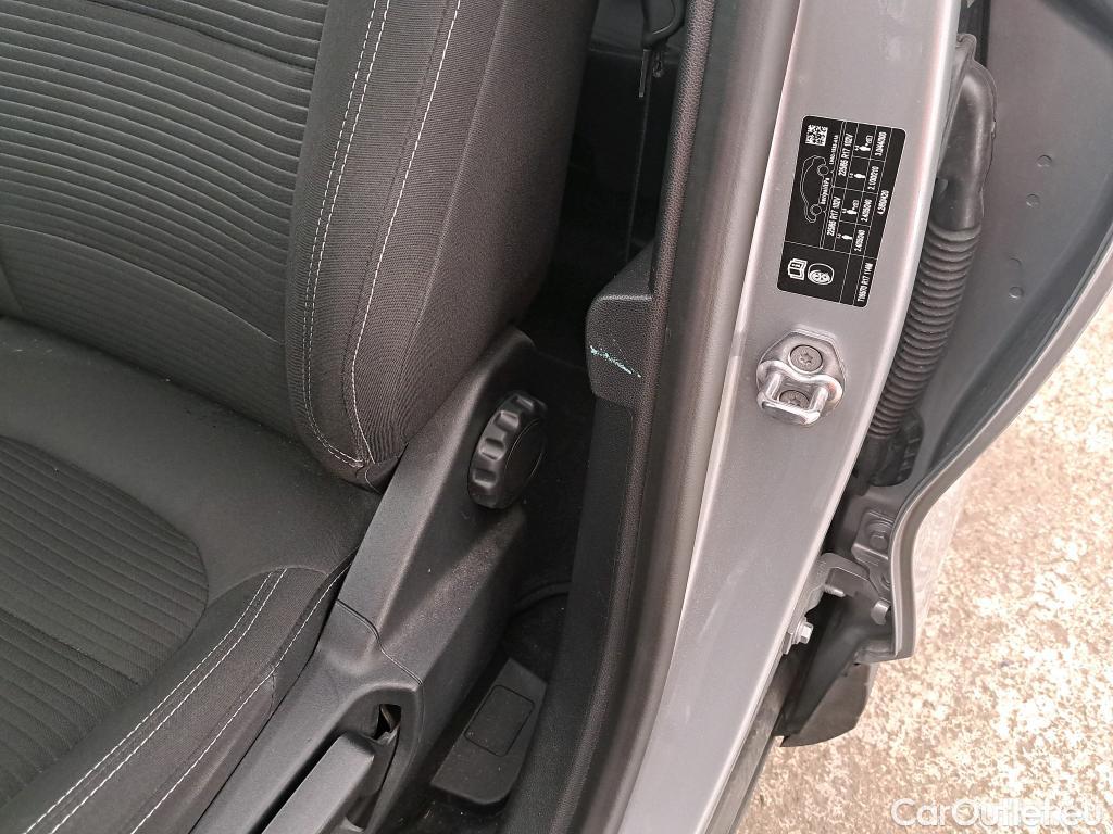  Ford  Kuga FORD  / 2019 / 5P / SUV 2.5 190 hybrid Flexifuel Pshift Titanium #24
