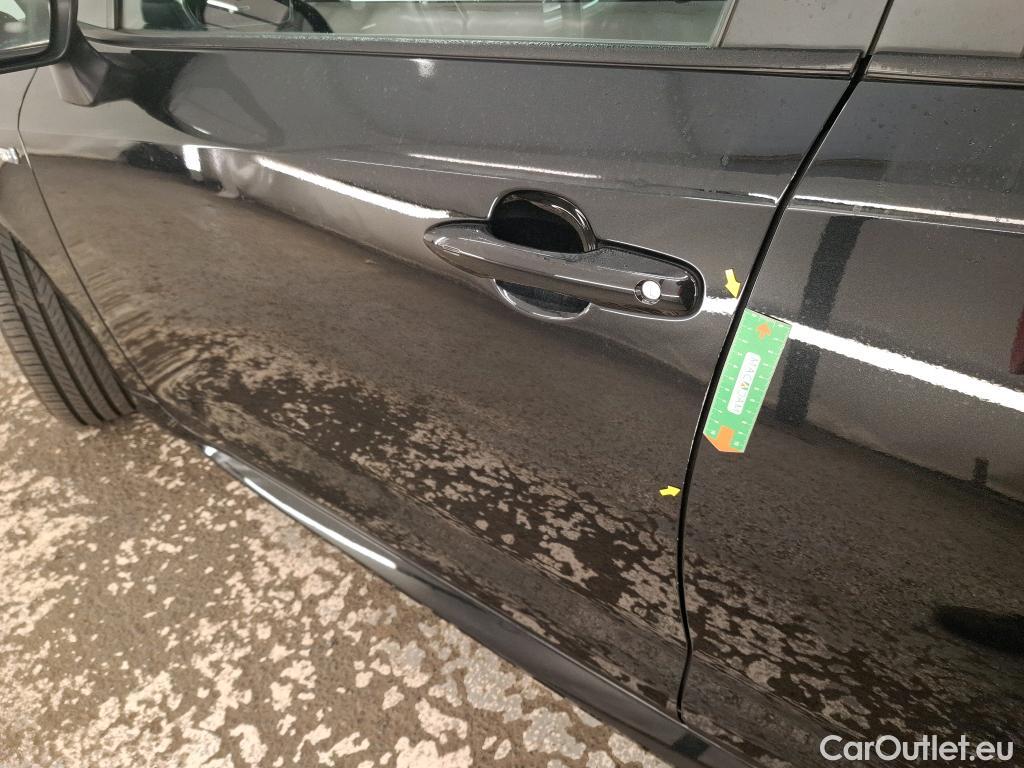  Toyota  Corolla TOYOTA  / 2018 / 5P / Berline Hybride 122h Dynamic Business Stage Acad #28