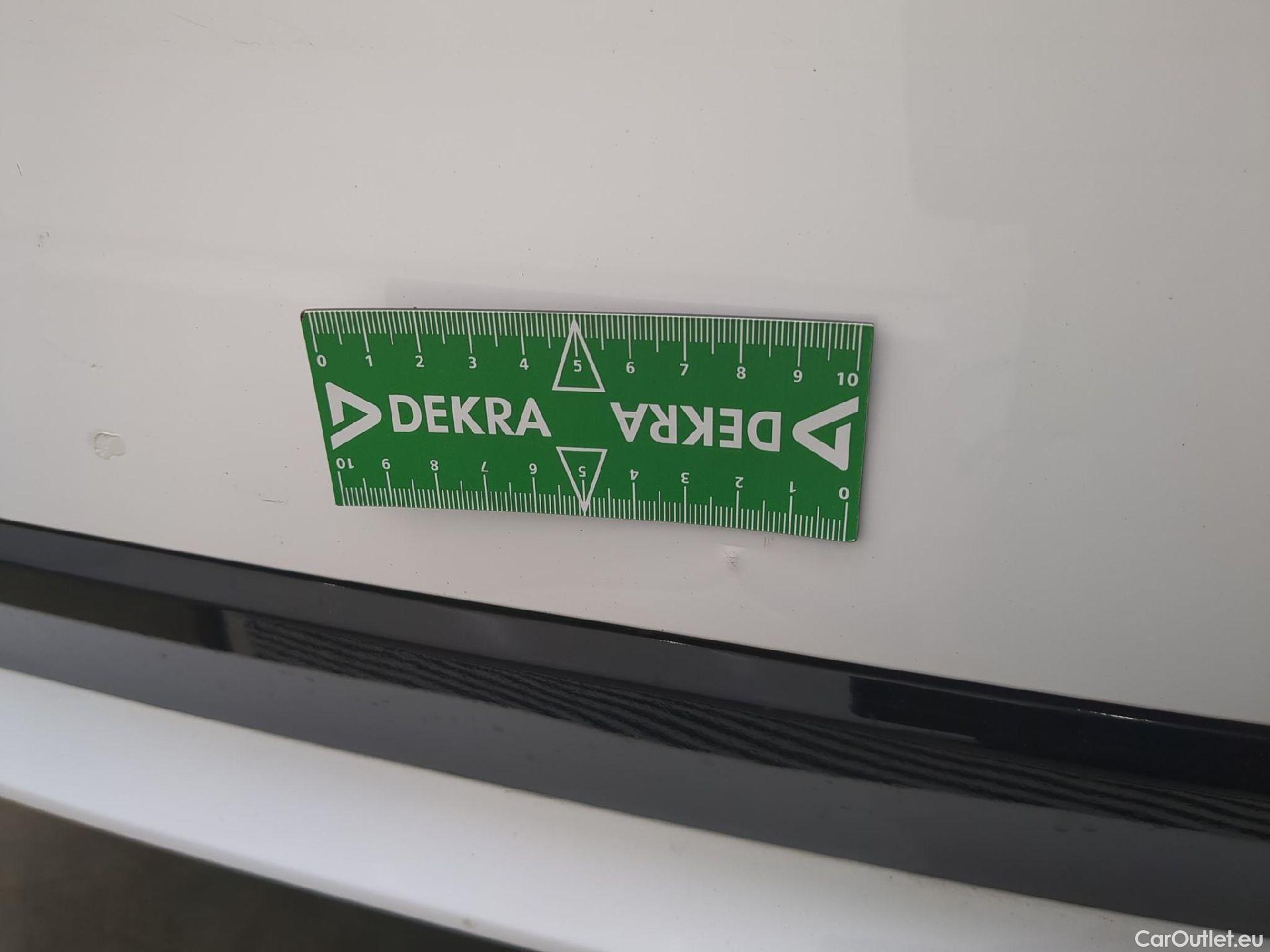  Toyota  Corolla TOYOTA  Touring Sports / 2018 / 5P / Break Hybride 122h Dynamic Business Stage Acad #18
