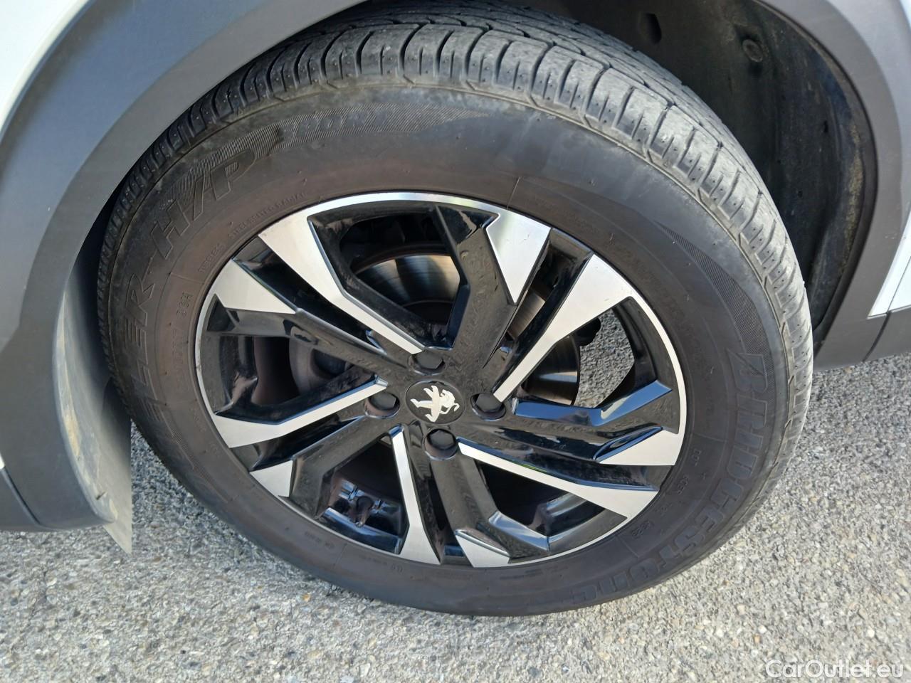  Peugeot  2008  Allure Pack 1.5 HDi 110CV MT6 E6d #19