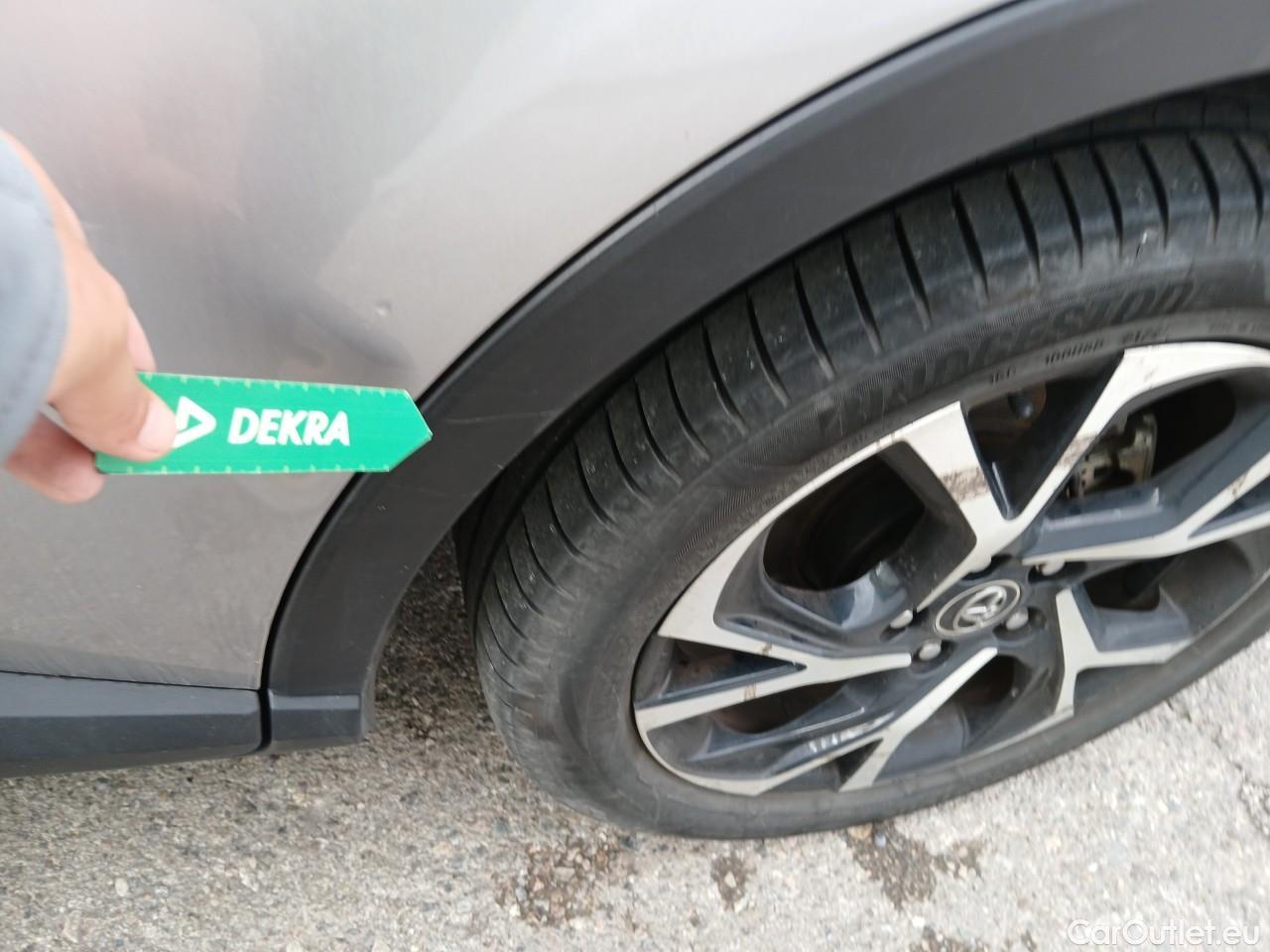  Toyota  C-HR TOYOTA  / 2016 / 5P / todoterreno 1.8 125H Advance (CX) #26