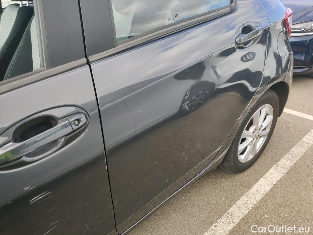  Toyota  Yaris TOYOTA  / 2017 / 5P / berlina con portón 1.5 100H Active Tech #23