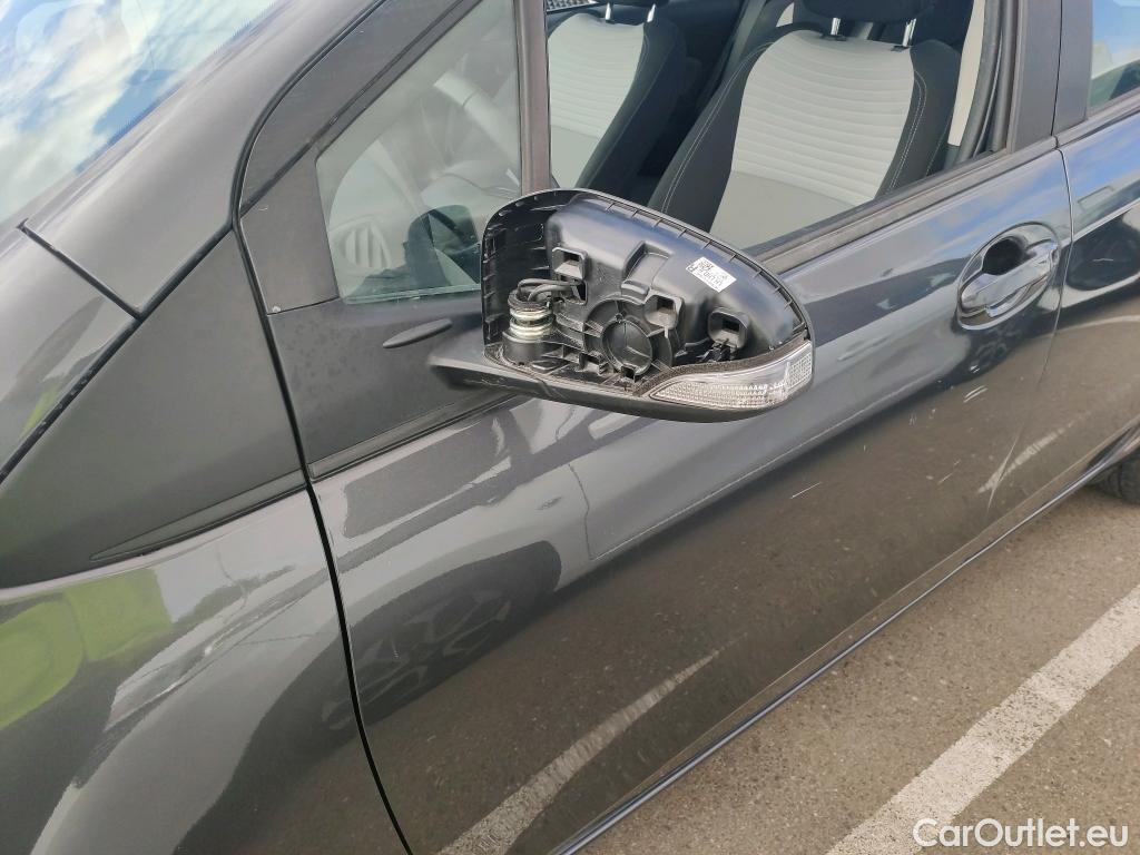  Toyota  Yaris TOYOTA  / 2017 / 5P / berlina con portón 1.5 100H Active Tech #1