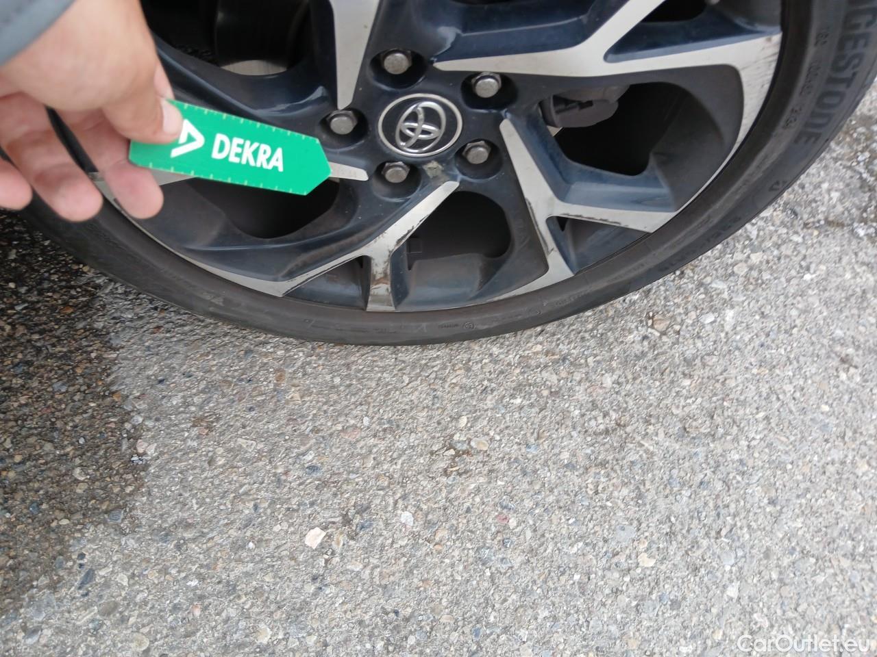  Toyota  C-HR TOYOTA  / 2016 / 5P / todoterreno 1.8 125H Advance (CX) #39