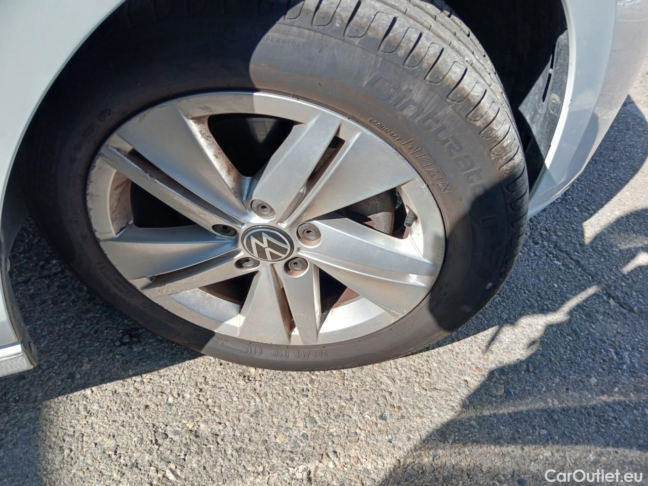  Volkswagen  Golf  VIII Berlina 2.0 TDI 115CV MT6 E6dT #32