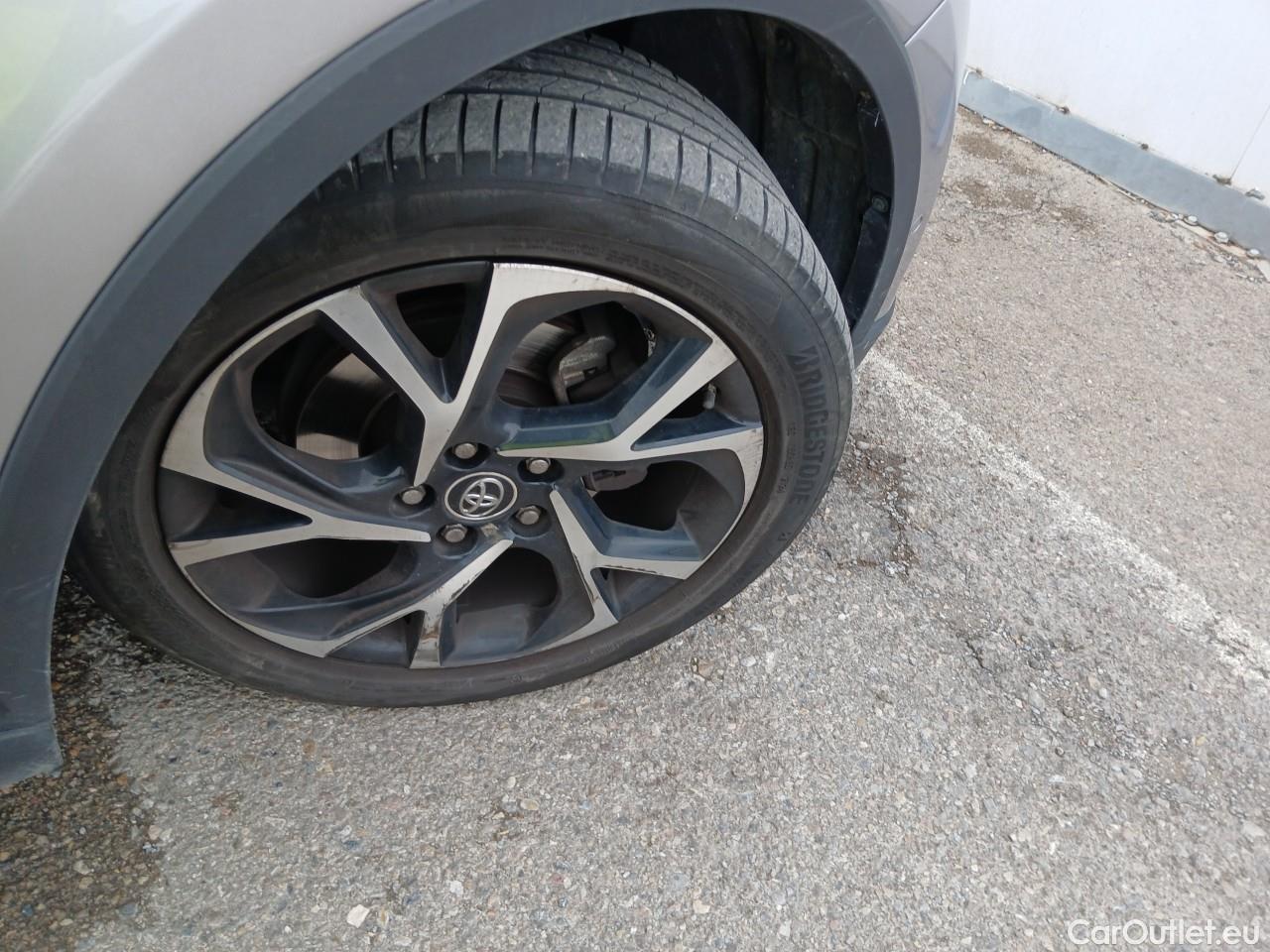  Toyota  C-HR TOYOTA  / 2016 / 5P / todoterreno 1.8 125H Advance (CX) #40