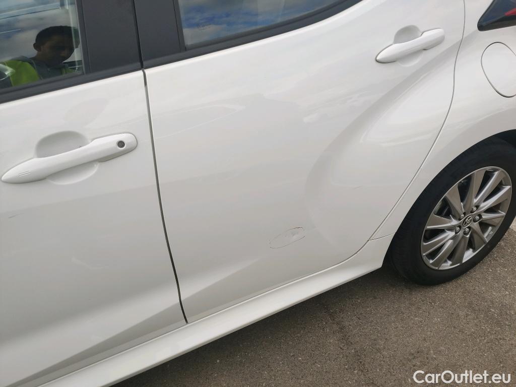  Toyota  Yaris TOYOTA  / 2020 / 5P / berlina con portón 1.5 120H Active Tech #1