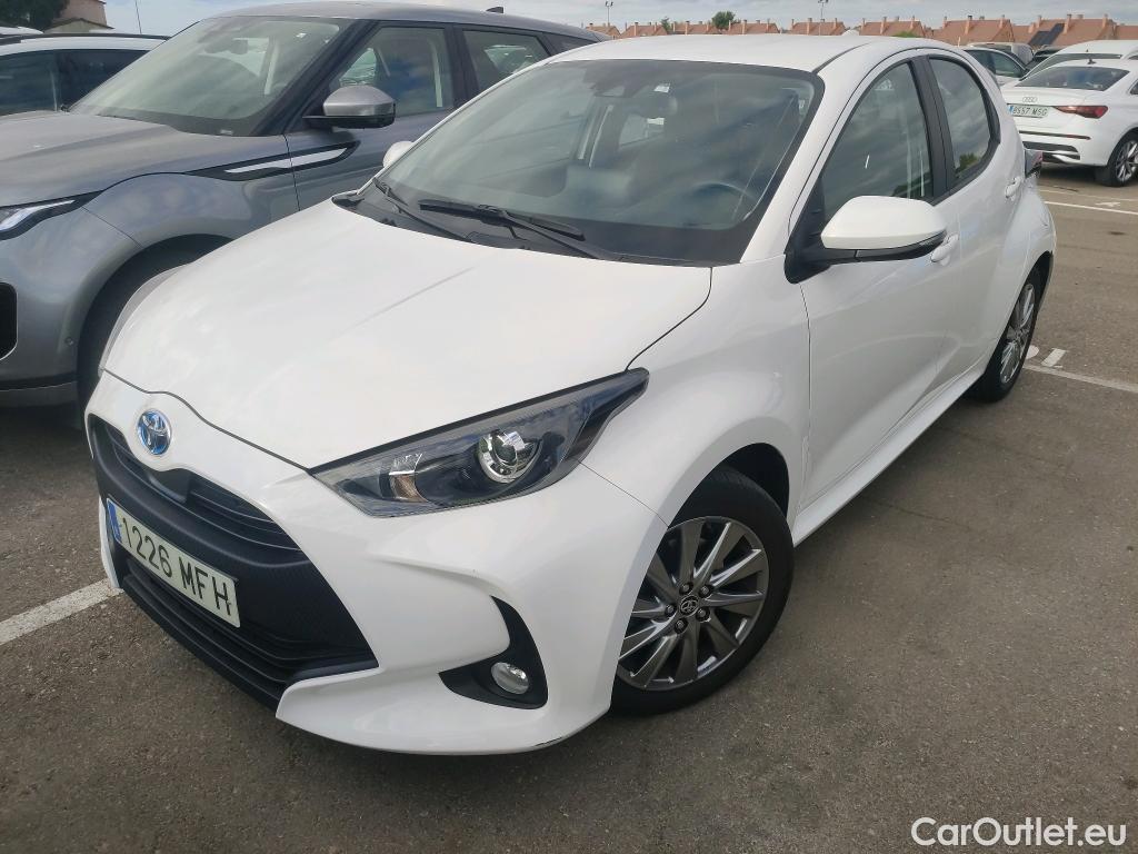  Toyota  Yaris TOYOTA  / 2020 / 5P / berlina con portón 1.5 120H Active Tech #21