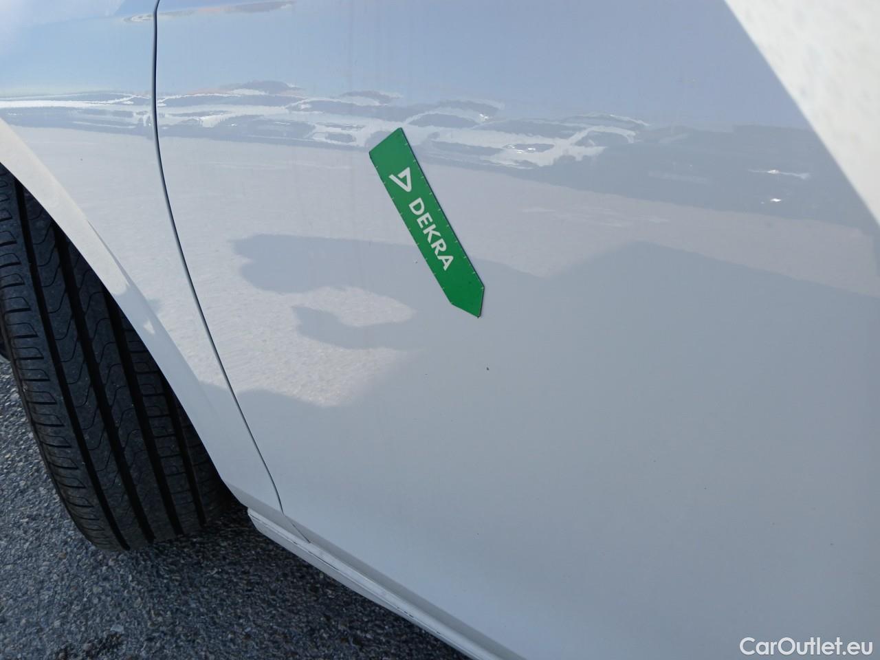  Volkswagen  Golf  VIII Berlina 2.0 TDI 115CV MT6 E6dT #10