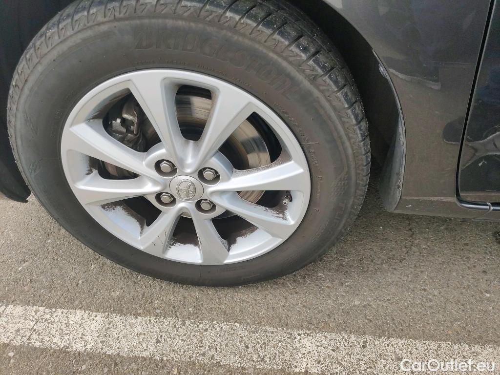  Toyota  Yaris TOYOTA  / 2017 / 5P / berlina con portón 1.5 100H Active Tech #12