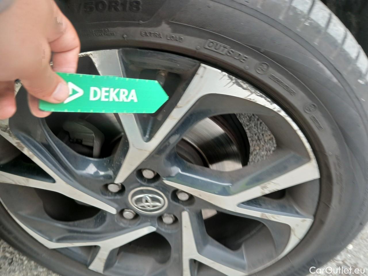  Toyota  C-HR TOYOTA  / 2016 / 5P / todoterreno 1.8 125H Advance (CX) #19