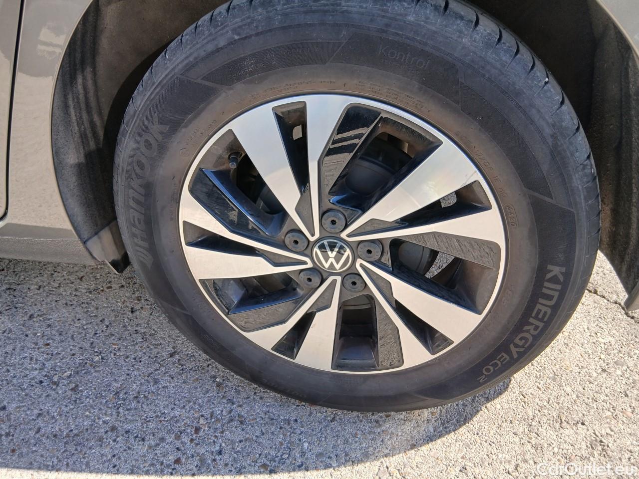  Volkswagen  Polo VOLKSWAGEN  / 2017 / 5P / berlina con portón Advance 1.0 TSI 70kW (95CV) #13