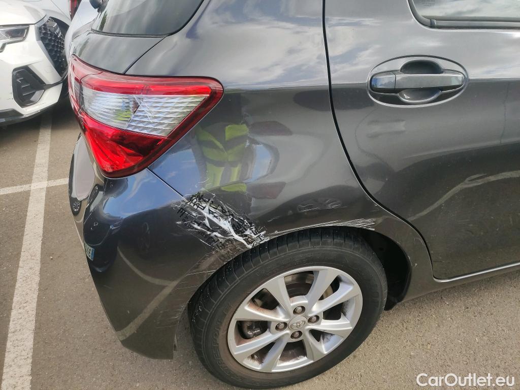  Toyota  Yaris TOYOTA  / 2017 / 5P / berlina con portón 1.5 100H Active Tech #3
