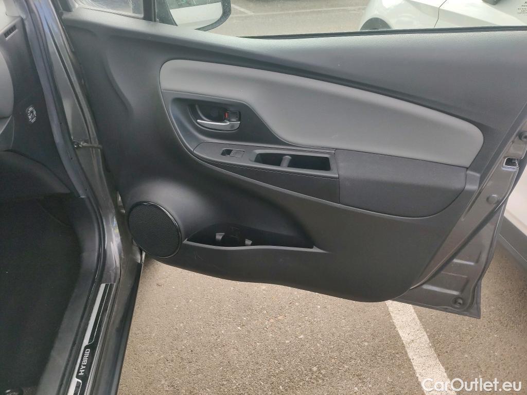  Toyota  Yaris TOYOTA  / 2017 / 5P / berlina con portón 1.5 100H Active Tech #27