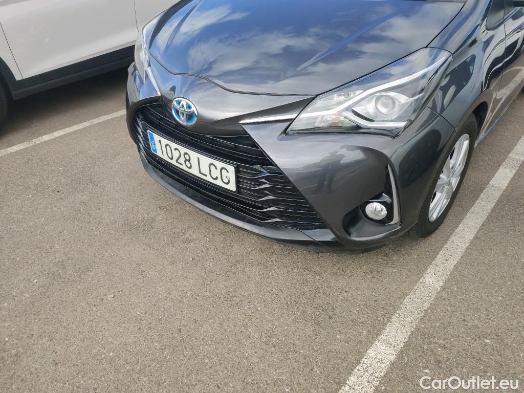  Toyota  Yaris TOYOTA  / 2017 / 5P / berlina con portón 1.5 100H Active Tech #33