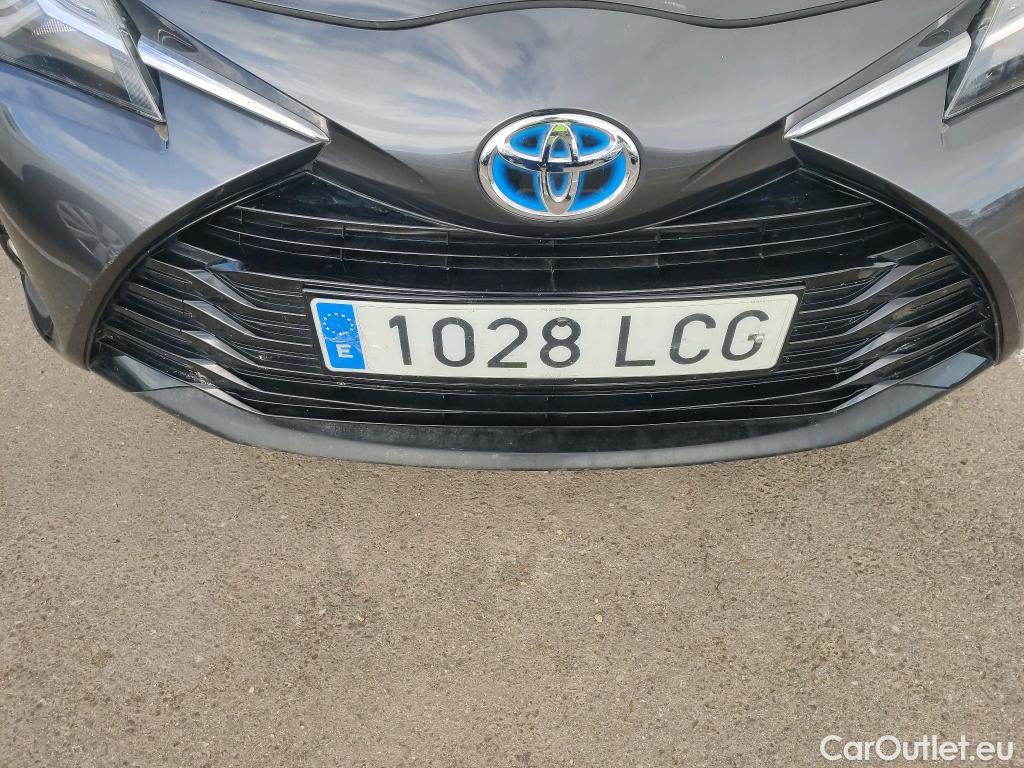  Toyota  Yaris TOYOTA  / 2017 / 5P / berlina con portón 1.5 100H Active Tech #40