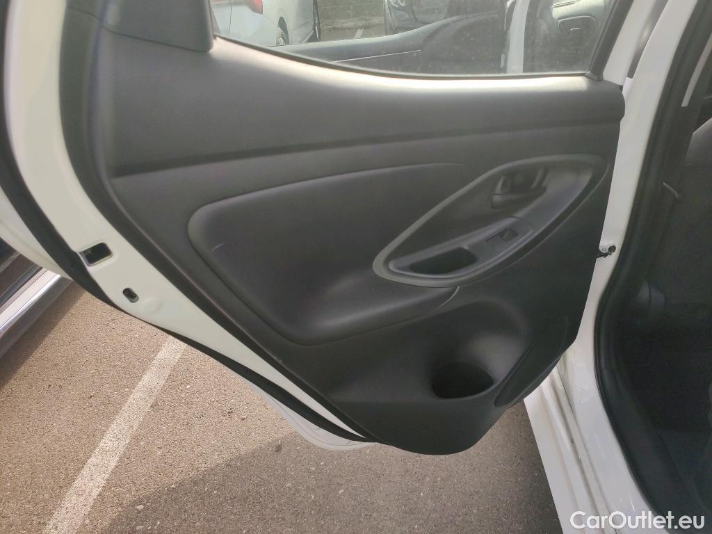  Toyota  Yaris TOYOTA  / 2020 / 5P / berlina con portón 1.5 120H Active Tech #15