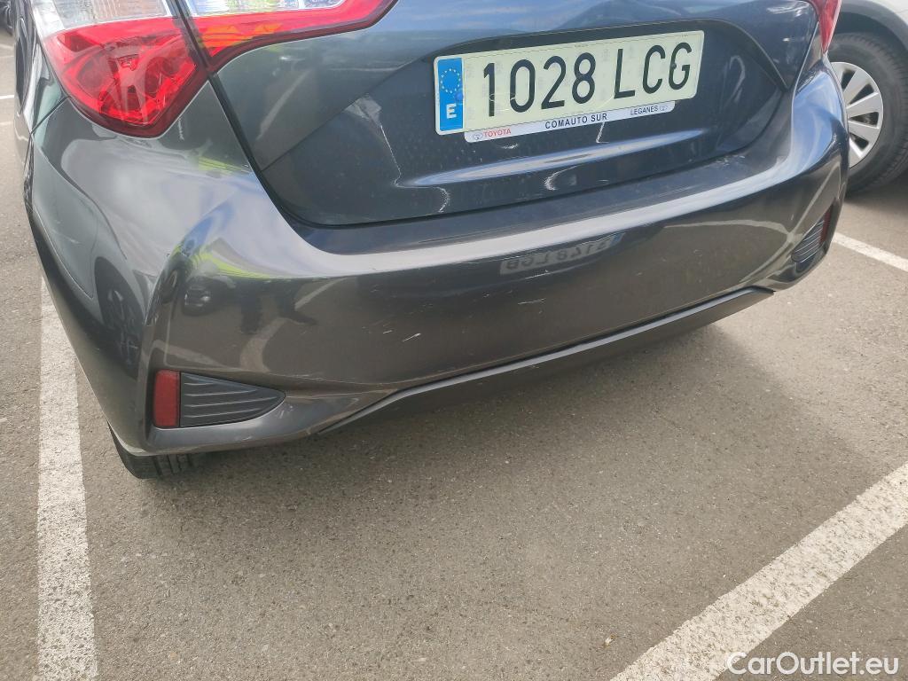  Toyota  Yaris TOYOTA  / 2017 / 5P / berlina con portón 1.5 100H Active Tech #38