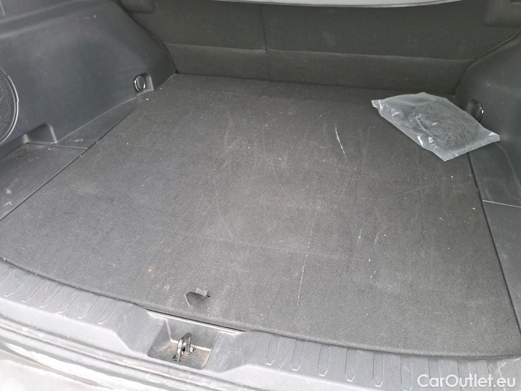  Toyota  RAV4 TOYOTA  / 2018 / 5P / todoterreno 2.5l 220H Luxury #17