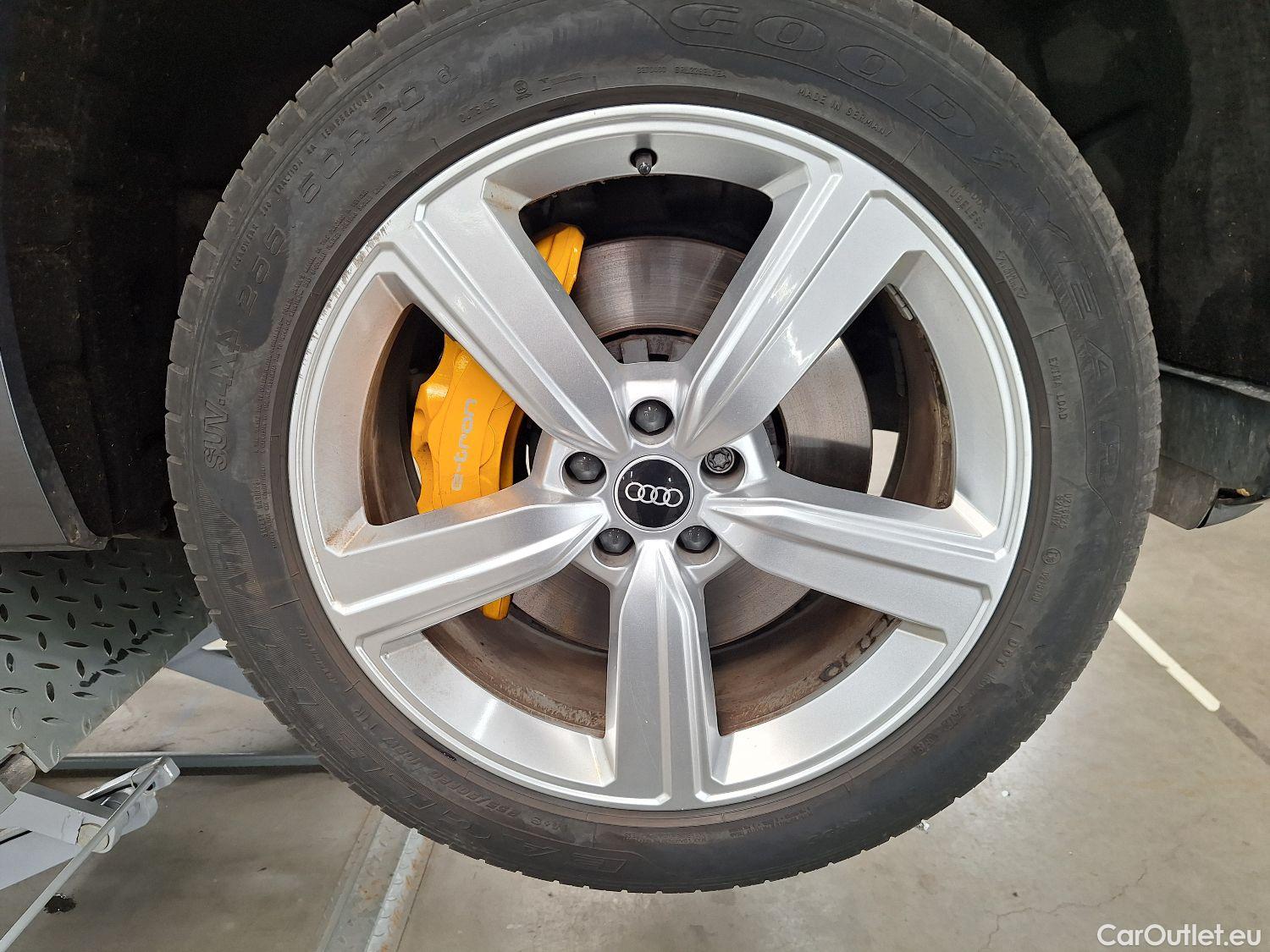  Audi  E-TRON Audi,  SB '19 BEV, Audi  Sportback 55 Quattro S-Line 5d #9