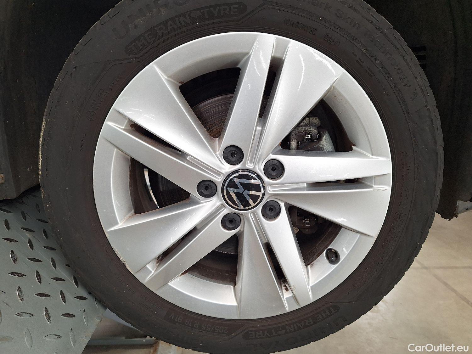  Volkswagen  Golf  VW, VIII '20, Volkswagen VIII 1.0 TSI 81kW Life 5d #1