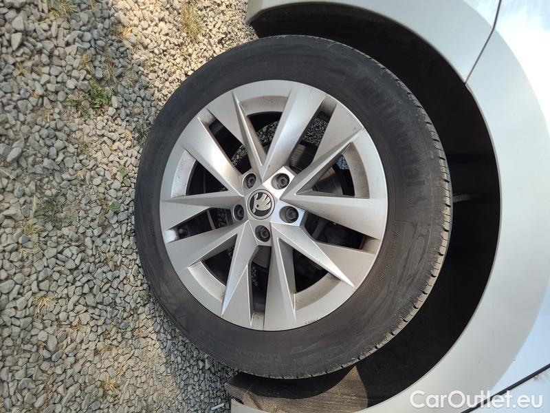  Skoda  Octavia  Lim. (NX3)(2020) Škoda  1.5TSI 110 Style #15