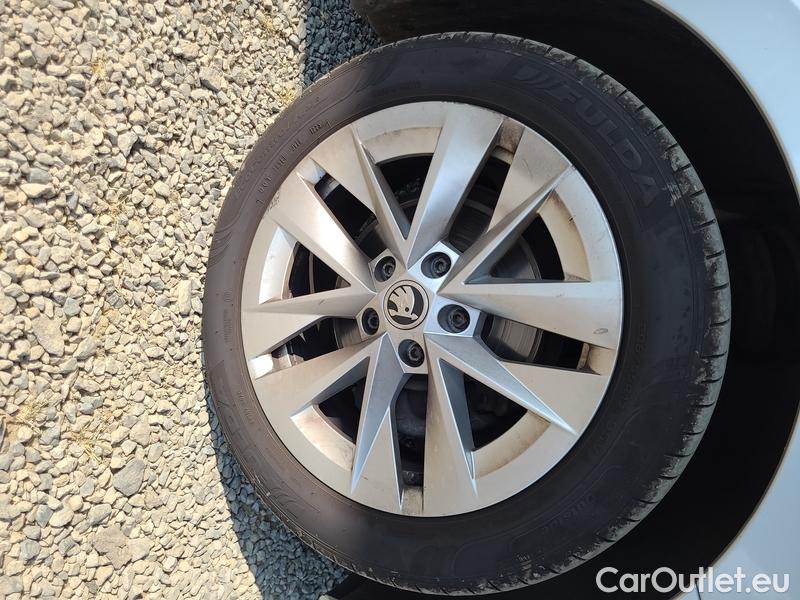  Skoda  Octavia  Lim. (NX3)(2020) Škoda  1.5TSI 110 Style #17