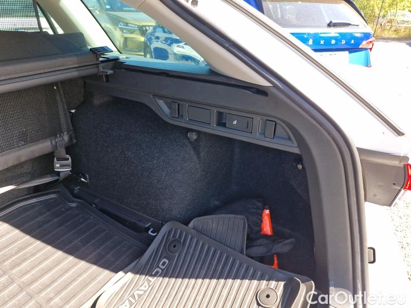  Skoda  Octavia  Combi (NX3)(2020) Oct.Com.1.5e-TEC 110 Style AT #8