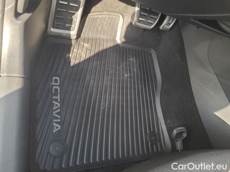 Skoda  Octavia  Combi (NX3)(2020) Oct.C.2.0TDI 110 4x4 Scout AT #4