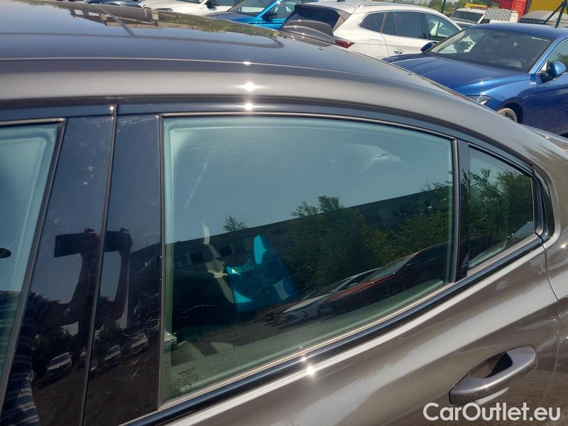  Volvo  S60  (2019)  B5 Ultimate Dark AWD AT #17