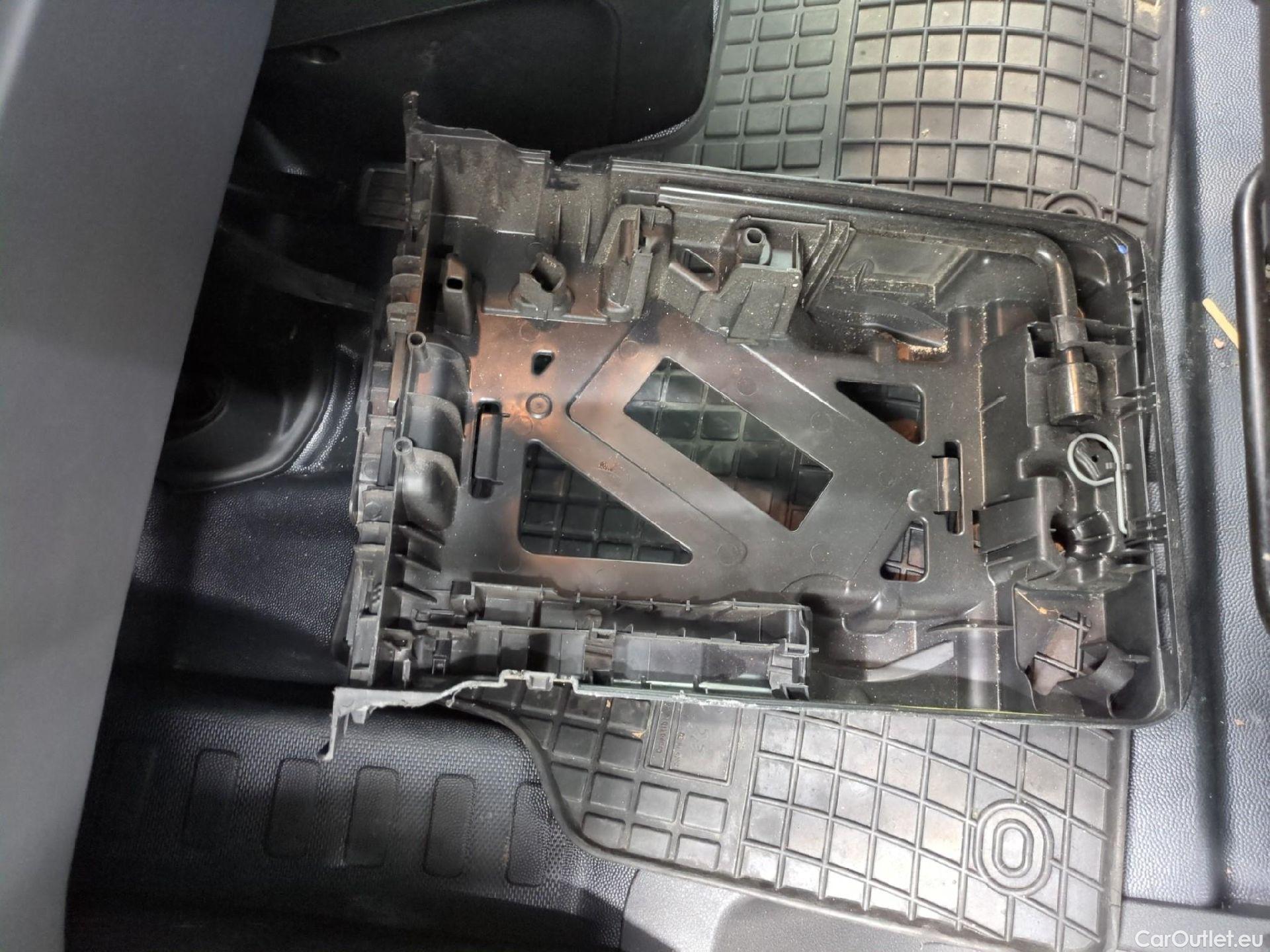  Peugeot  Expert  Fourgon Asphalt L2 2.0 HDi 180CV BVA8 E6d #19