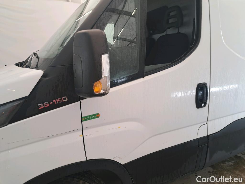  Iveco  Daily IVECO  VU 4p Fourgon 30 35S15 V12 H2 3520L #22