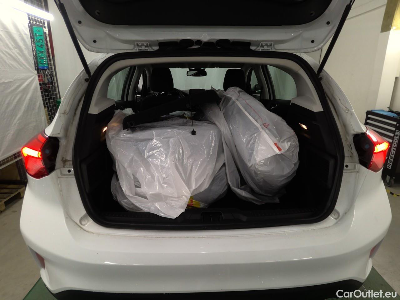  Ford  Focus  EB 125 Titanium Aut. 5d #6