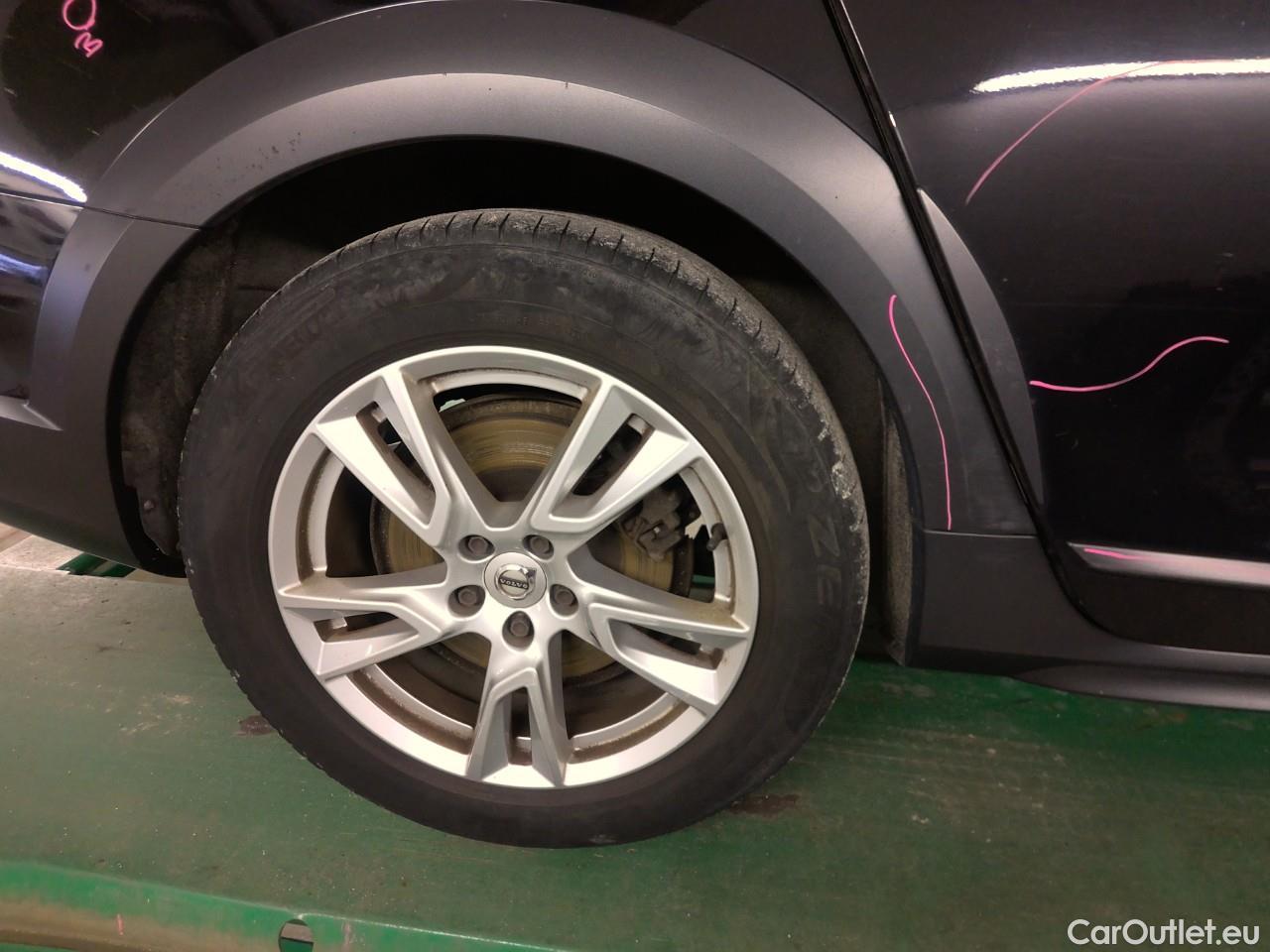  Volvo  V90  CC D4 AWD Pro Edition #42