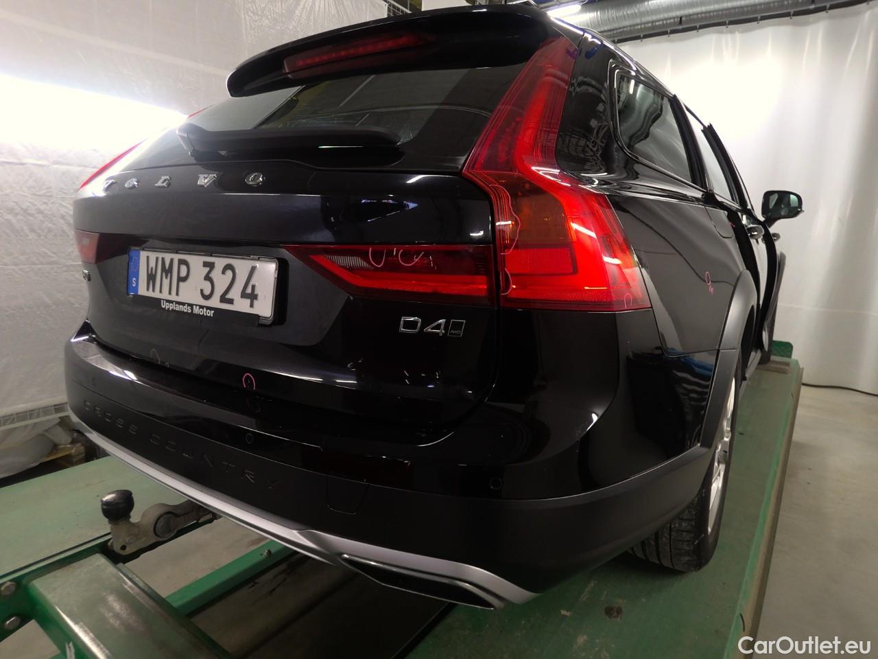  Volvo  V90  CC D4 AWD Pro Edition #37