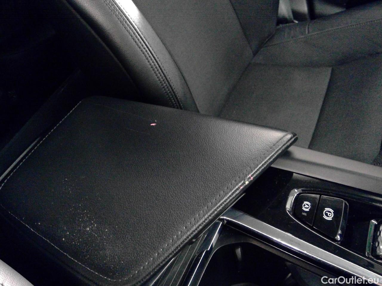  Volvo  XC60  B4D 4WD Mo Ad SE Park Aut #32
