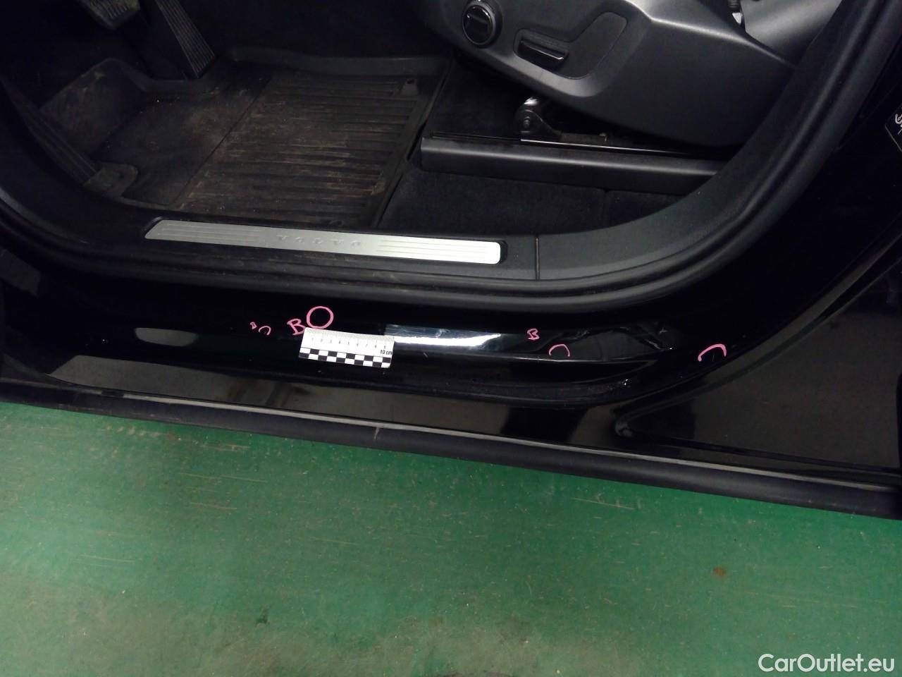  Volvo  XC60  B4D 4WD Mo Ad SE Park Aut #12