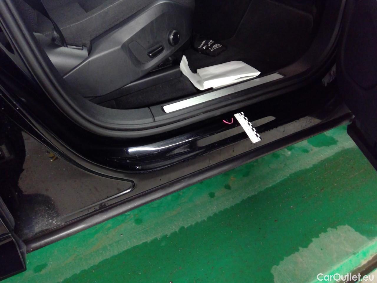  Volvo  XC60  B4D FWD Mom.Adv.SE Te.Aut #31