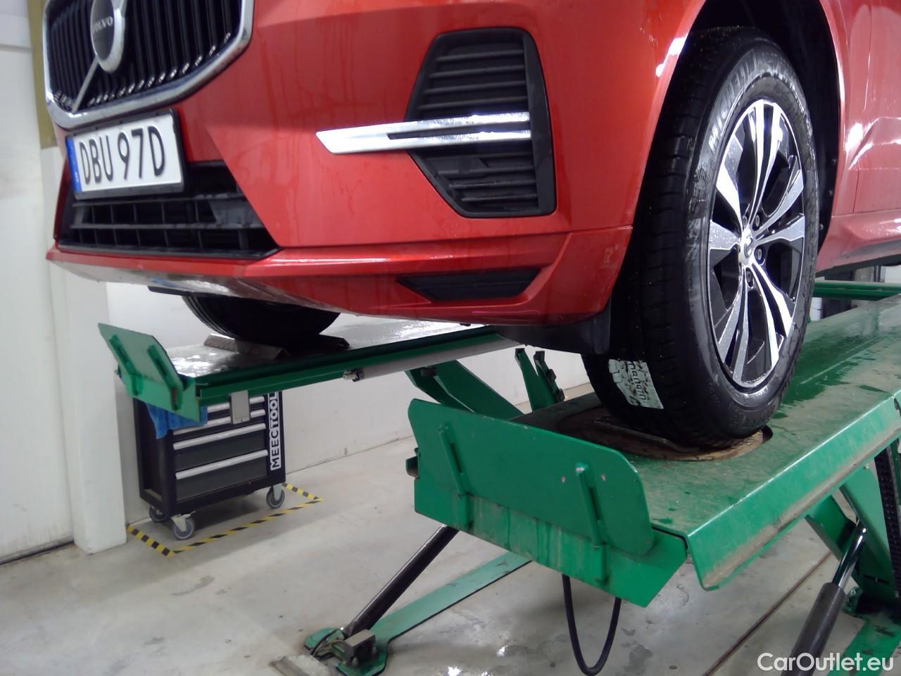  Volvo  XC60  B4D 197 Mom.Ad.Ed.FWD Aut #1