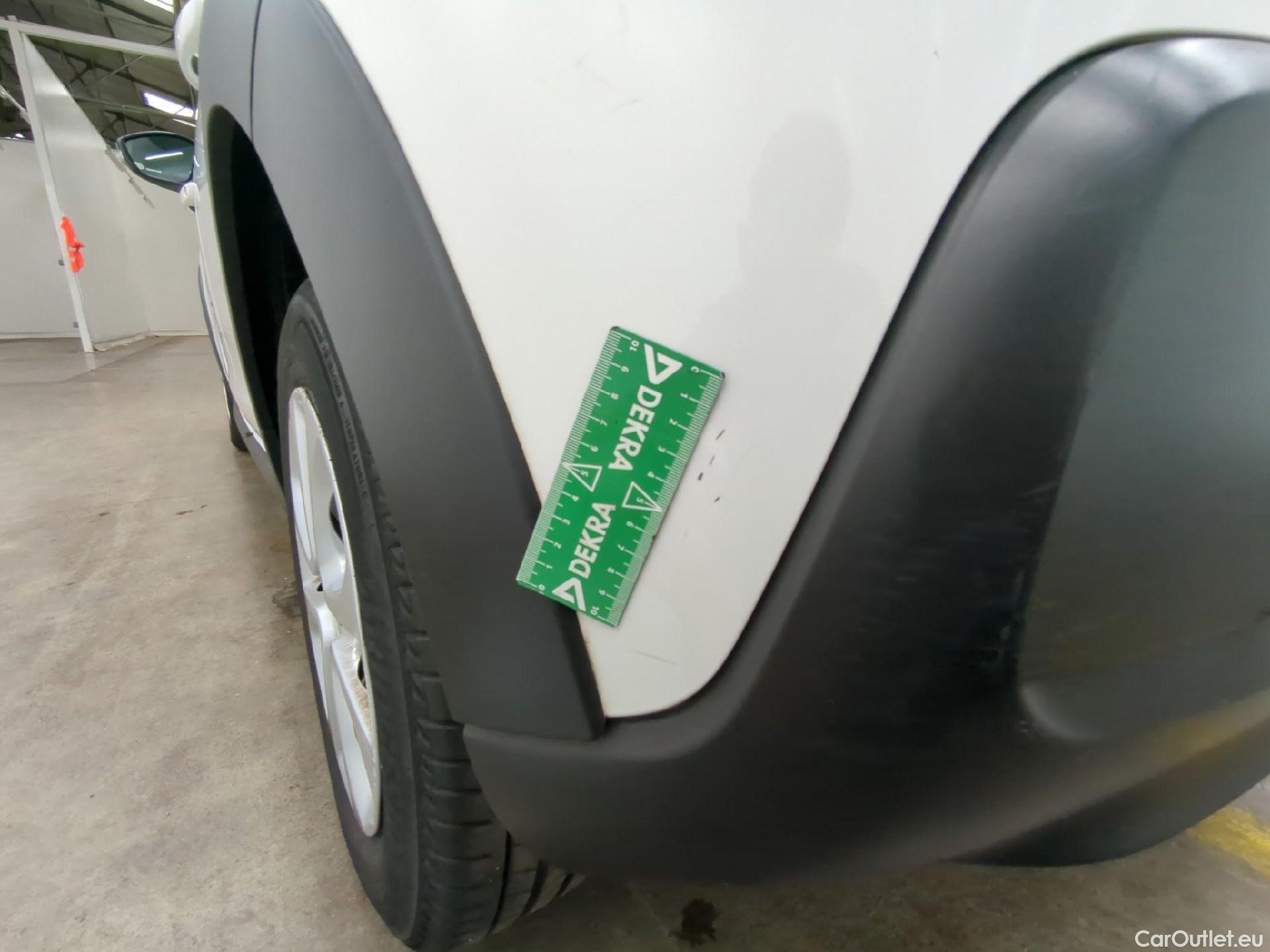  Citroen  C3  Société Feel 1.2 PureTech 80CV BVM5 E6d #31