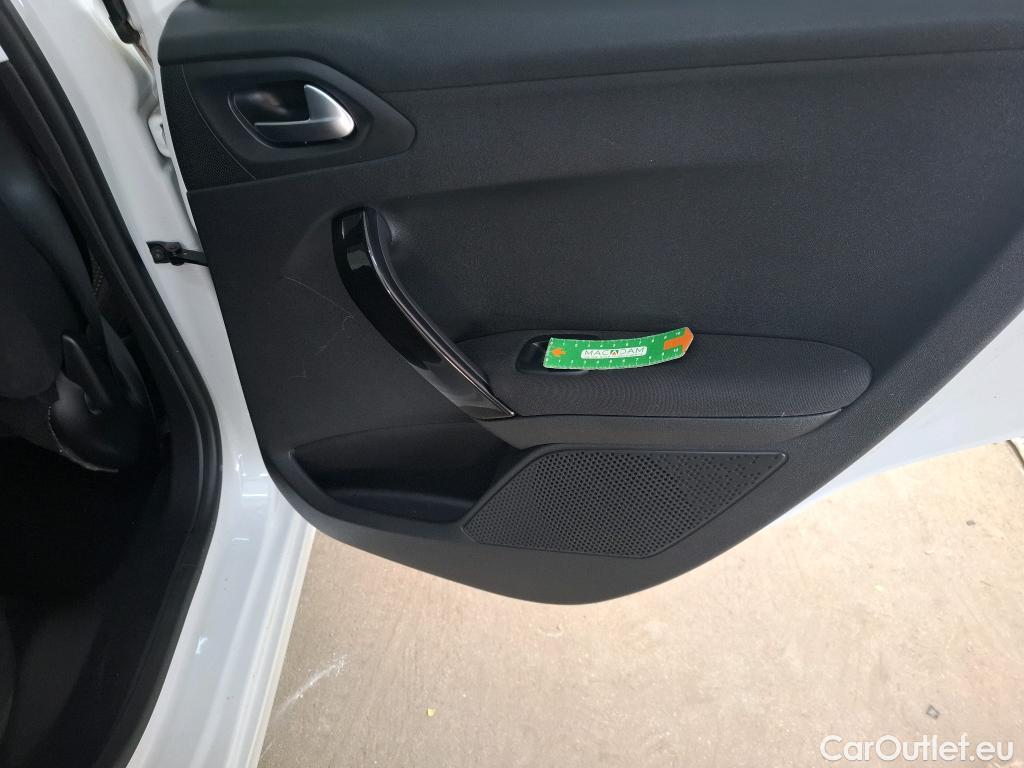  Peugeot  208  Allure 1.2 PureTech 110CV BVM6 E6dT #36