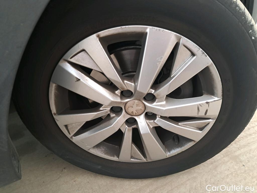  Peugeot  5008  Style 1.5 HDi 130CV BVA8 7 Sieges E6dT #23