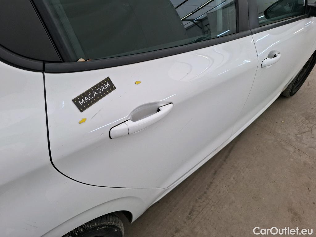  Peugeot  208  Signature 1.2 PureTech 80CV BVM5 E6dT #38