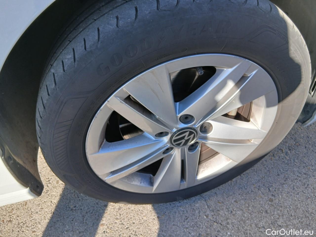  Volkswagen  Golf  VIII Variant Life eTSI 1.0 TSI 110CV AT7 E6d #33